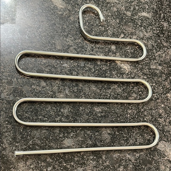 Layered Hanger Sleek Silver Metal Organizer - Leggings Jeans Skirts Scarves NWT - Picture 2 of 6